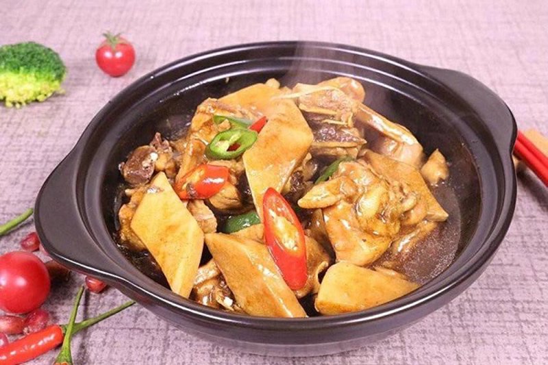 正宗黄焖鸡米饭：品味传统美食的魅力